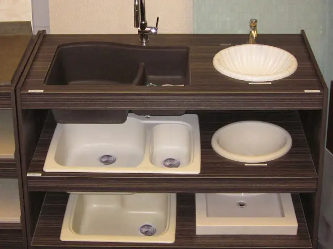 Kithen sink basins on displat at the Hughes Daytona plumbing showroom